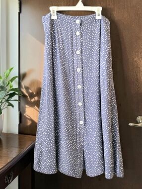 Gap blue polka dot midi skirt with button front / Size: 6